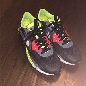 Nike Air Max • Men’ Sz 7.5/Women’s Sz 9.5
